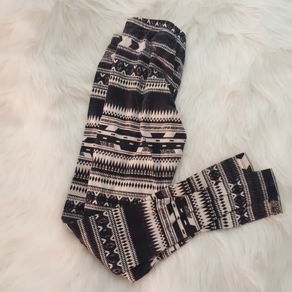 Mossimo Supply Co. Tribal Print Leggings Size M